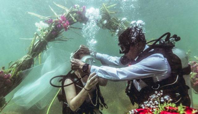 underwater marriage